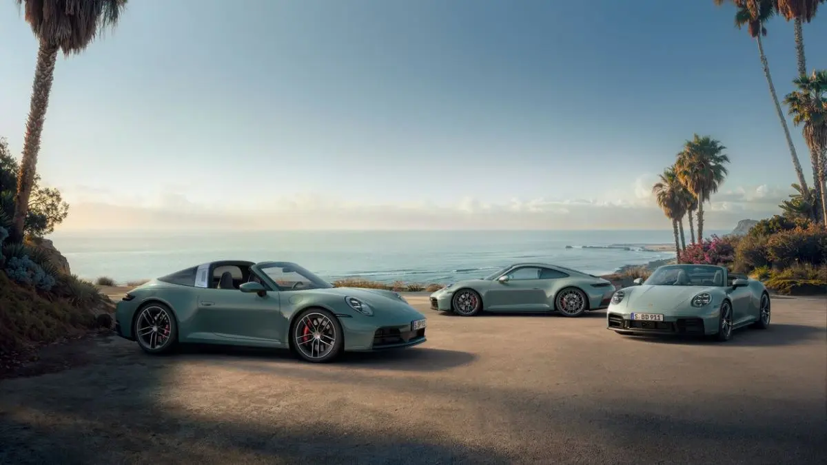 ปอร์เช่ (Porsche) เดินหน้าขยายไลน์อัพรถสปอร์ต 911 ที่มาพร้อมระบบขับเคลื่อนสี่ล้อ ด้วยการเปิดตัวยนตรกรรมสปอร์ตรุ่นใหม่ ในตระกูล 911 คาร์เรร่า 4 เอส ทั้งในรูปแบบคูเป้, คาบริโอเลต์ และ ทาร์กา 4 ...