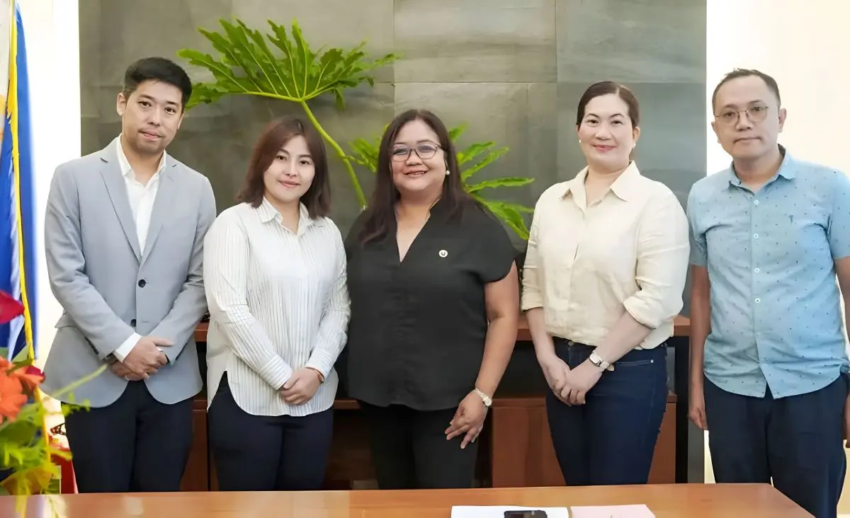 บริษัท เสริมสร้าง พาวเวอร์ คอร์ปอเรชั่น จำกัด (มหาชน) (SSP) นำโดยนายภาสกร ปัญญารัตนากร (ที่ 1 จากซ้าย) ประธานเจ้าหน้าที่บริหารสายงานปฏิบัติการ และนางสาวเยาวภา เกล้านพรัตน (ที่ 2 จากซ้าย...