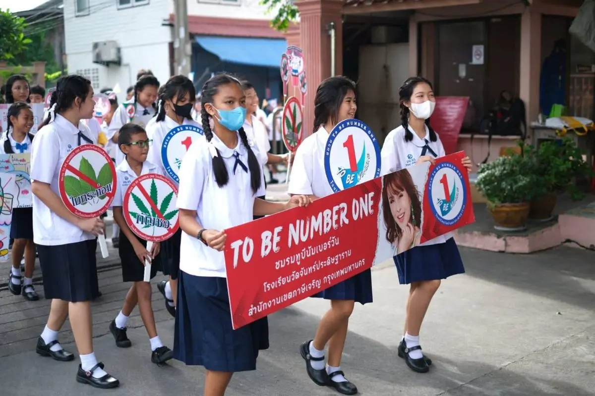 นางสาวพิศมัย เรืองศิลป์ ผู้อำนวยการสำนักการศึกษา (สนศ.) กทม. กล่าวถึงมาตรการเชิงรุกในการเฝ้าระวังและป้องกันการแพร่ระบาดของยาเสพติดทุกประเภท รวมทั้งการกวดขันไม่ให้จำหน่ายยาเสพติด สารเสพติด...