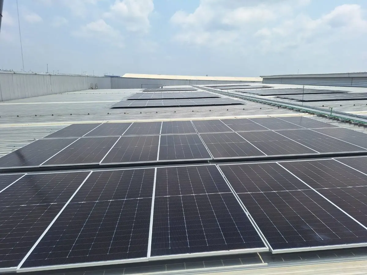 เมอร์เซเดส-เบนซ์ ติดตั้งระบบ Solar Rooftop กำลังการผลิต 320 kWp ที่ศูนย์ MBCC บางนา สอดคล้องวิสัยทัศน์ระดับโลกในการปล่อยคาร์บอนสุทธิเป็นศูนย์ ภายในปี 2582