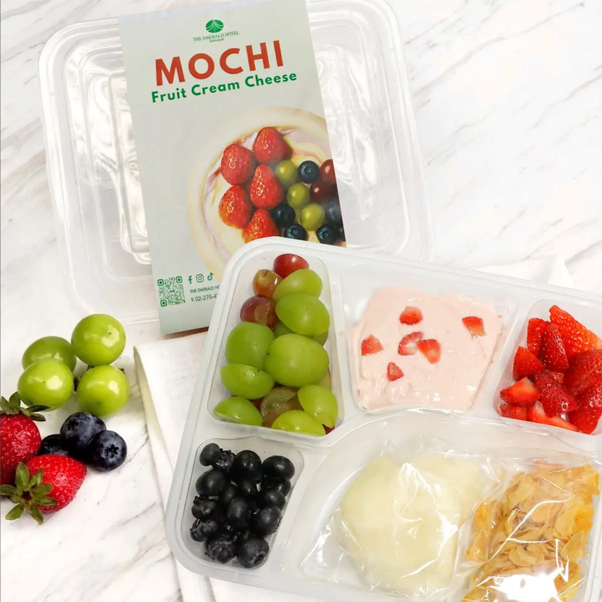 Come and try the popular “Fresh Fruit Cream Cheese Mochi” the latest hit menu that you can order any day you feel like having it, fresh with the dessert “mochi” cream cheese with fresh fruit at...