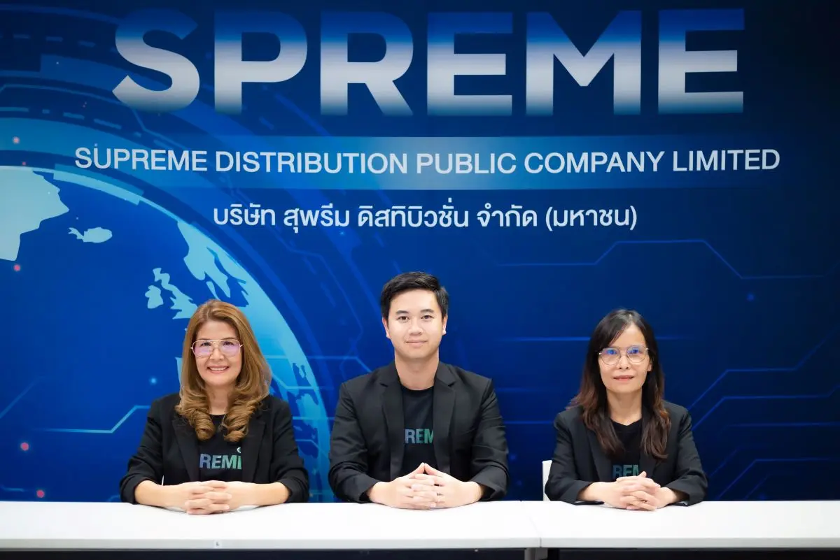บมจ.สุพรีม ดิสทิบิวชั่น (SPREME) นำโดย คุณภาณุพงศ์ ขันธโมลีกุล (กลาง) รองประธานเจ้าหน้าที่บริหาร,คุณนงลักษณ์ มุกดา (ขวา) ผู้อำนวยการสายงานบัญชีและการเงิน และ คุณภัทรภร พรมเพียง (ซ้าย) ...