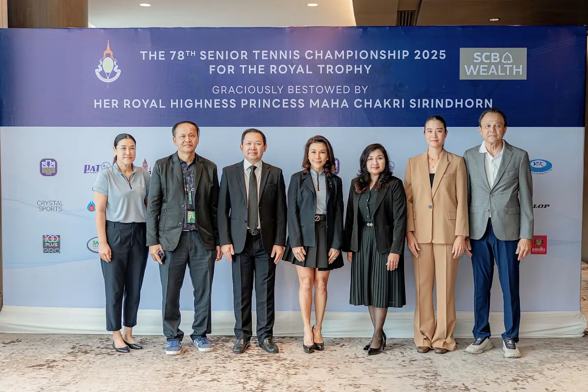 จัดใหญ่ : คุณศุภานวิต เอี่ยมสกุลรัตน์ (ที่ 4 จากซ้าย) นายกสมาคมกีฬาเทนนิสสูงอายุไทย ร่วมกับ คุณศรชัย สุเนต์ตา (ที่ 3 จากซ้าย) รองผู้จัดการใหญ่ ผู้บริหารสายงาน Wealth & Investment...
