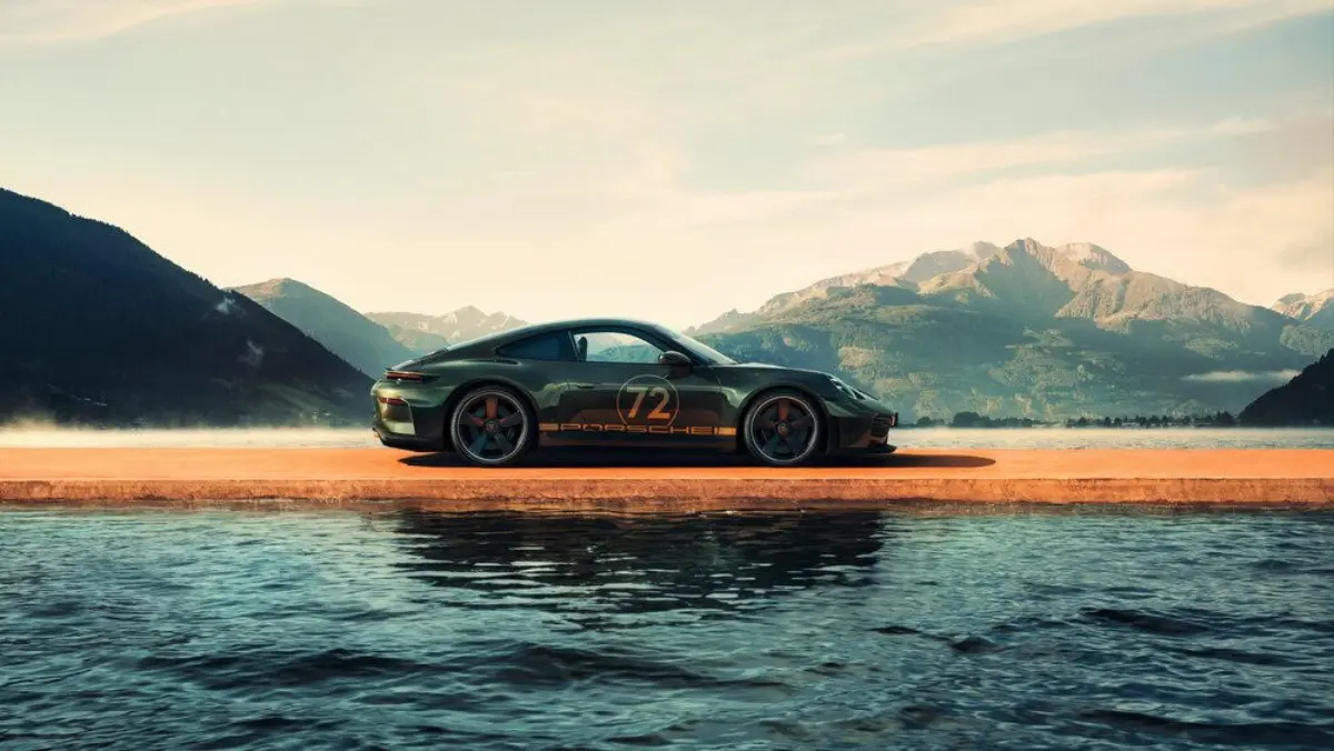 เฉลิมฉลองครบรอบ 90 ปีของเฟอร์ดินานด์ อเล็กซานเดอร์ ปอร์เช่ (Ferdinand Alexander (F. A.) Porsche) ด้วยการสร้างสรรค์ของขวัญสี่ล้อสุดพิเศษอย่าง 911 จีที 3 เอฟ.เอ. ปอร์เช่ (911 GT3 90 F. A. Porsche...