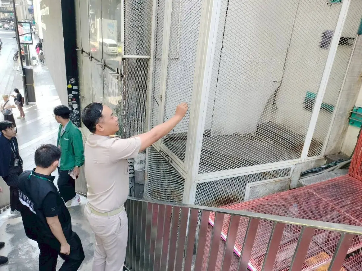 นายนรเทพ ชูพูล ผู้อำนวยการเขตปทุมวัน กทม. กล่าวกรณีมีข้อร้องเรียนผ่านสื่อสังคมออนไลน์ ตั้งข้อสังเกตว่า สำนักงานเขตฯ ติดป้ายห้ามให้อาหารแมวจรจัด ซึ่งเห็นว่าไม่ใช่วิธีการแก้...