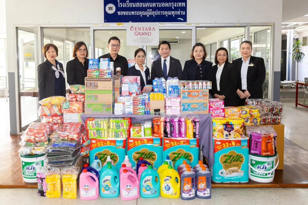 Mr. Ferry Tjahjono (4th from right) Executive Assistant Manager – Rooms/Sales of Centara Grand at CentralWorld led management and staff of Centara Grand & Bangkok Convention Centre...