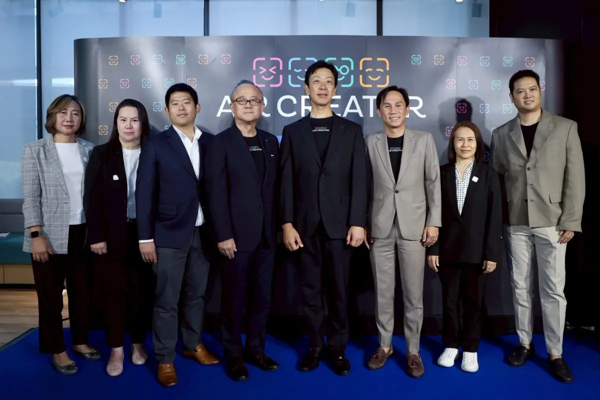 นายอะคิโนริ อะตาราชิ ประธานกรรมการ บริษัท ไดกิ้น อินดัสทรีส์ (ประเทศไทย) จำกัด พร้อมด้วย นายทาคาโยชิ มิกิ ประธานบริษัท สยามไดกิ้นเซลส์ จำกัด และนายวรพงศ์ กียปัจจ์...