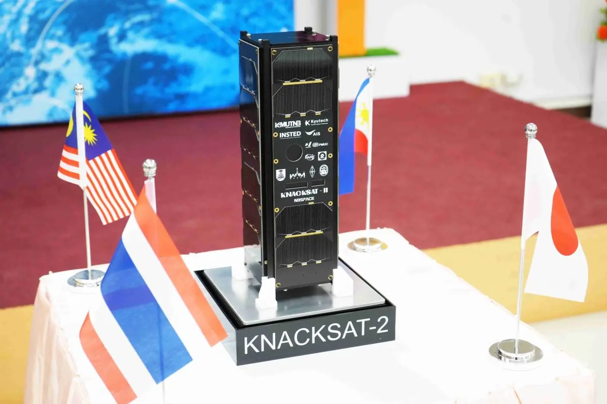 บพข. ร่วมยินดี “KNACKSAT-2” ขึ้นสู่วงโคจรสำเร็จ! เผยเบื้องหลังหนุน “IoT Payload” ฝีมือไทย ผนึก AIS ใช้โจทย์อวกาศทดสอบระบบ “Digital Connectivity” ปิดช่องว่างสัญญาณพื้นที่ห่างไกล ขับเคลื่อนงานวิจัยสู่การใช้จริง