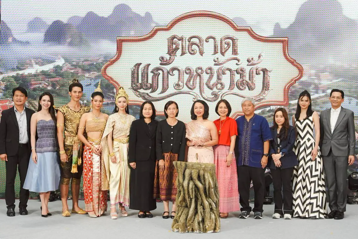 พาราไดซ์ พาร์ค ศูนย์การค้าในเครือเอ็ม บี เค ร่วมส่งเสริมและเผยแพร่คุณค่าของวัฒนธรรมไทยอย่างต่อเนื่อง จับมือพันธมิตรภาครัฐ และภาคเอกชน จัดงาน “ตลาดแก้วหน้าม้า” ชวนมาสัมผัสมนต์เสน่ห์ของวัฒนธรรมและ...