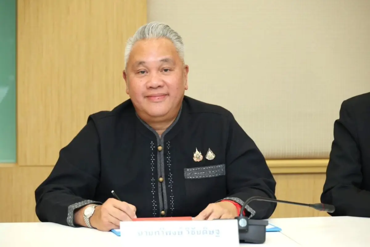 นายทวีพงษ์ วิชัยดิษฐ ผู้ว่าการการเคหะแห่งชาติ ร่วมลงนามในบันทึกข้อตกลงความร่วมมือ (MOU) กับ ดร.ดนันท์ สุภัทรพันธุ์ ประธานเจ้าหน้าที่บริหารและกรรมการผู้จัดการใหญ่ บริษัท ไปรษณีย์ไทย...