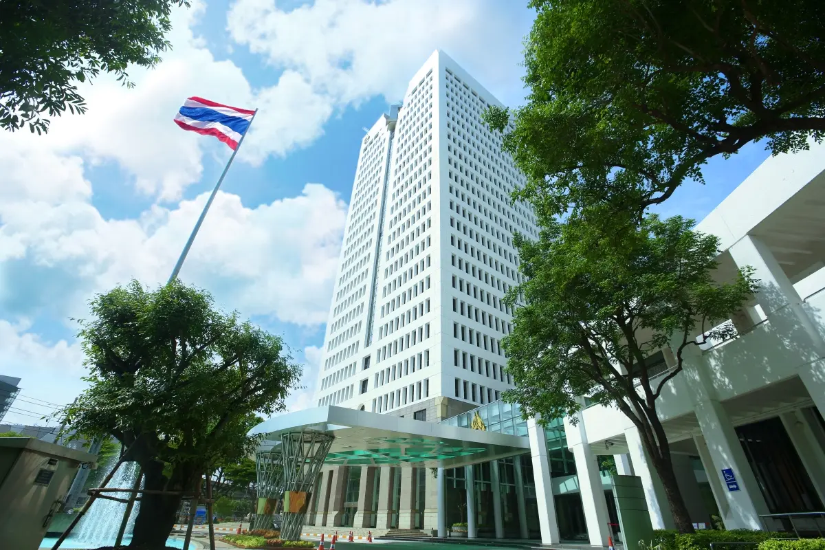 บริษัท ปตท. จำกัด (มหาชน) (ปตท.) เปิดเผยว่า ปตท. สามารถจัดหาน้ำมันจากทั่วโลกเพียงพอ และสามารถให้โรงกลั่นน้ำมันในกลุ่ม ปตท. ซึ่งคิดเป็น 60% ของการผลิตประเทศ เดินเครื่องได้เต็มที่เกิน 100...