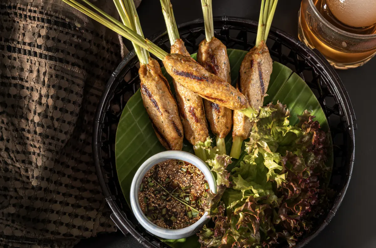Cooling Tower Rooftop Bar at Carlton Hotel Bangkok Sukhumvit introduces this month’s flavourful highlight, “Grilled Lemongrass Chicken,” a savoury dish elevated with smoky finesse. Finely...