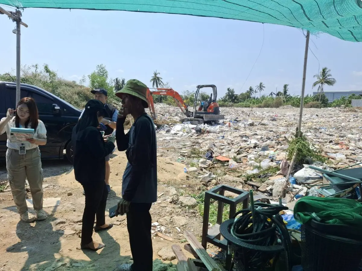 นางสาวภัทร์กร สินสุข ผู้อำนวยการเขตบางขุนเทียน กทม. กล่าวถึงความคืบหน้าการตรวจสอบการแปลงสภาพที่ดินเป็นที่ทิ้งขยะโดยไม่ได้รับอนุญาต รวมถึงมาตรการดำเนินการกับผู้ลักลอบทิ้งขยะมูลฝอยในพื้นที่เขตบางขุน...