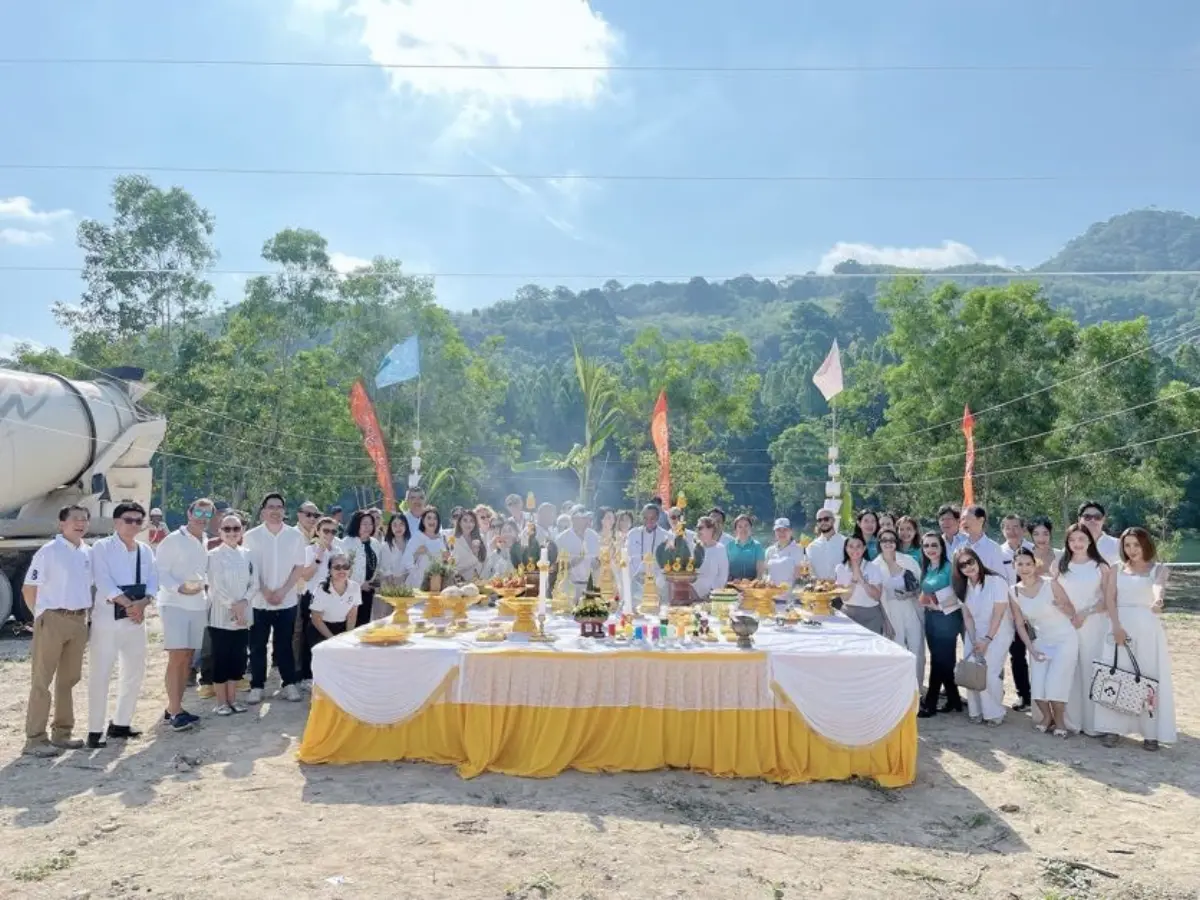 บริษัท อิสสระ นพร จำกัด จัดพิธีลงเสาเอกงานก่อสร้าง โครงการศรีพันวา ลากูน ภูเก็ต (Sri panwa Lagoon Phuket)โดยมี นายสงกรานต์ อิสสระ พร้อมด้วยคณะผู้บริหาร นางธีราภรณ์ ศรีเจริญวงศ์ นายดิฐวัฒน์...