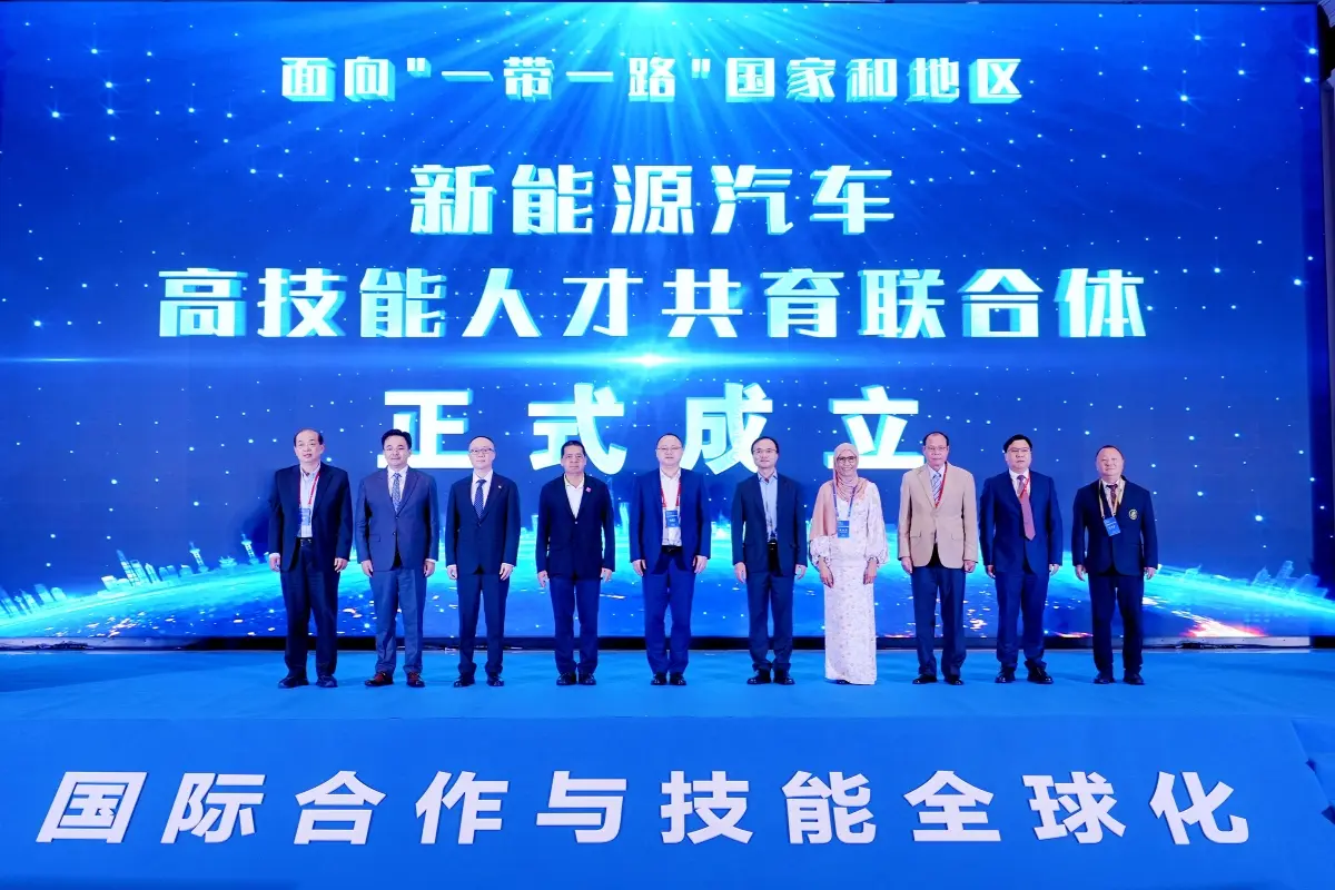 บริษัท เอสเอไอซี มอเตอร์ – ซีพี จำกัด และ บริษัท เอ็มจี เซลส์ (ประเทศไทย) จำกัด ผู้ผลิตและผู้จำหน่ายรถยนต์เอ็มจีในประเทศไทย เดินหน้าสนับสนุนการพัฒนาอุตสาหกรรมยานยนต์พลังงาน...