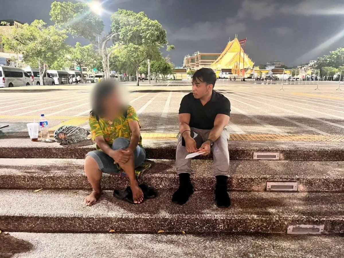 นายสยามรัฐ เรืองนาม ผู้อำนวยการเขตพระนคร กทม. กล่าวกรณีมีข้อวิจารณ์พบปัญหาคนไร้บ้านเพิ่มขึ้นบริเวณถนนราชดำเนินกลางและย่านเสาชิงช้าว่า สำนักงานเขตฯ ได้ตระหนักถึงความสำคัญของพื้นที่บริเวณเกาะรัตน...