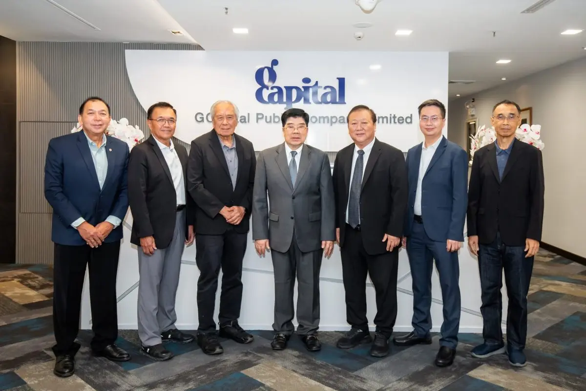 พร้อมเร่งเครื่อง Non-Lending Business เสริมแกร่งการเติบโตอย่างมีคุณภาพและยั่งยืนระยะยาว นายยงยุทธ ตะริโย (ที่ 4 จากขวา) ประธานกรรมการบริษัท, นายชัยยงค์ สัจจิพานนท์ (ที่ 3 จากขวา)...