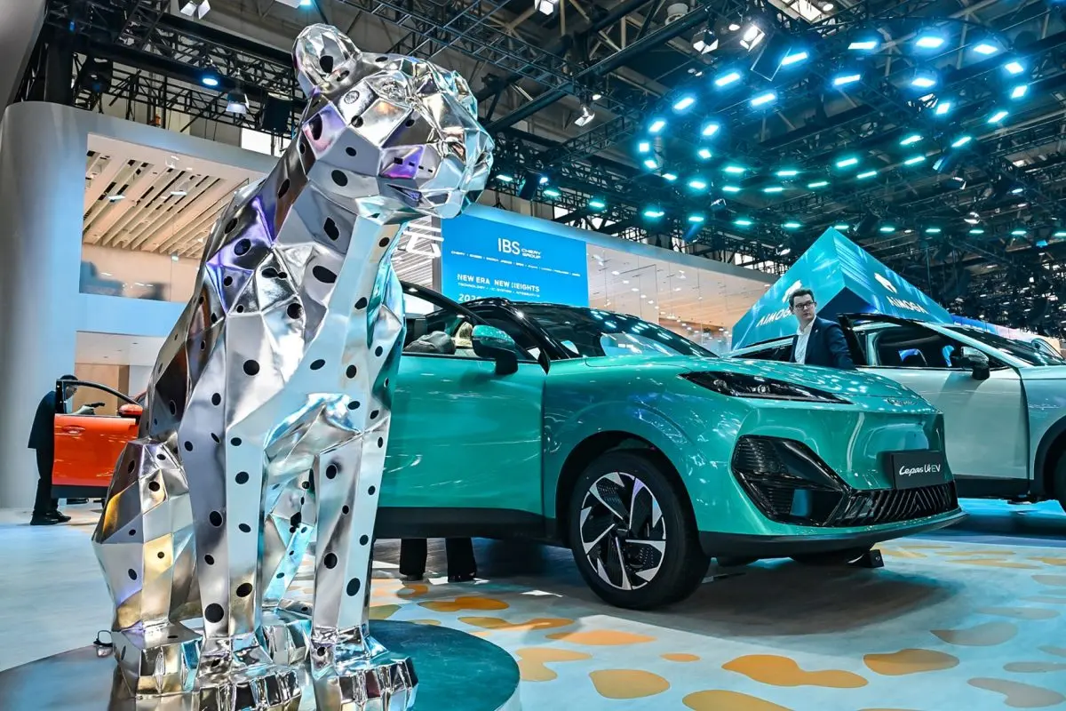 LEPAS ยนตรกรรมพรีเมียมในเครือ Chery Group นำคณะสื่อมวลชนและตัวแทนดีลเลอร์ยานยนต์จากประเทศไทยเดินทางสู่สาธารณรัฐประชาชนจีน ณ กรุงปักกิ่งและเมืองอู๋หู ที่ตั้งของศูนย์วิจัย พัฒนา ...