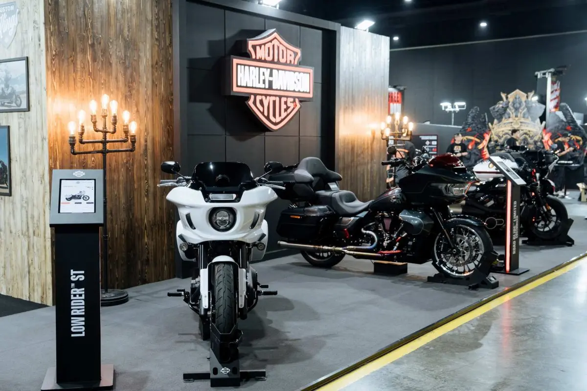 Harley-Davidson เดินหน้าตอกย้ำจิตวิญญาณแห่งอิสรภาพและคอมมูนิตี้ของผู้ขับขี่ ผ่านการนำแนวคิดใหม่ของแบรนด์อย่าง ‘RIDE’ มาสร้างประสบการณ์ให้แฟน ๆ ได้สัมผัสอย่างใกล้ชิด ภายในงาน Bangkok Hot Rod...