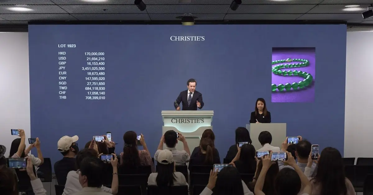 การประมูล Christie’s Hong Kong Luxury Live Sales ประจำฤดูใบไม้ผลิ 2026 ยอดขายรวม 958 ล้านดอลลาร์ฮ่องกง / 124 ล้านดอลลาร์สหรัฐ ครองความเป็นผู้นำในตลาดเอเชีย ยอดขายเติบโต 32% เมื่อเทียบกับปีก่อน ขาย...