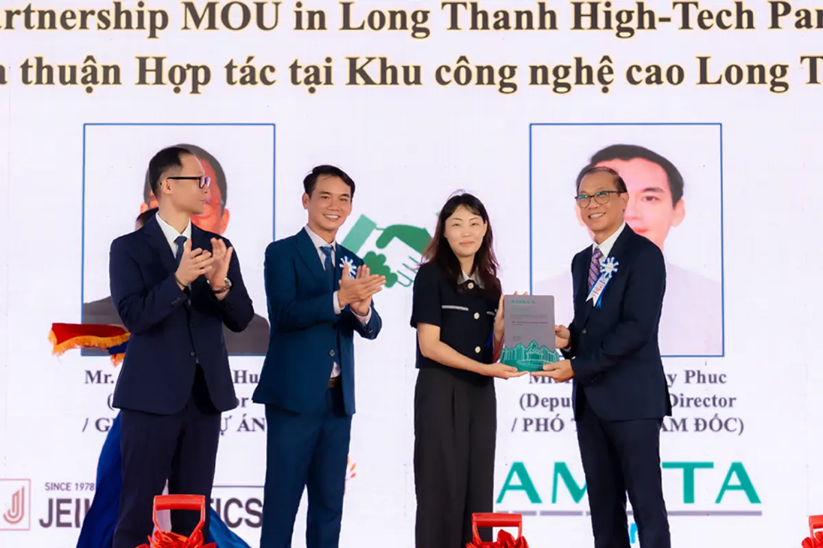 Mr. Surakij Kiatthanakorn, General Director of Amata City Bien Hoa Joint Stock Company, joined by Ms. Jiweon Ryu, Head of Office, Office of Management Innovation, Jeil Holdings, presided over...