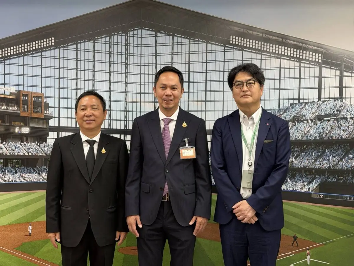 นายสรวุฒิ เนื่องจำนงค์ เลขานุการรัฐมนตรีว่าการกระทรวงเกษตรและสหกรณ์ พร้อมด้วย นายสัตวแพทย์สมชวน รัตนมังคลานนท์ อธิบดีกรมปศุสัตว์ นางบุณฑริกา กระจ่างวงษ์ อัครราชทูตที่ปรึกษา (ฝ่ายเกษตร) ...