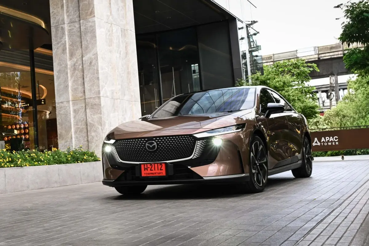 มาสด้าเริ่มส่งมอบ The All-Electric Mazda6e ให้กับลูกค้าอย่างเป็นทางการแล้ววันนี้ โดยมี นายธีร์ เพิ่มพงศ์พันธ์ ประธานกรรมการบริหารและประธานเจ้าหน้าที่บริหาร บริษัท มาสด้า เซลส์ (ประเทศไทย)...