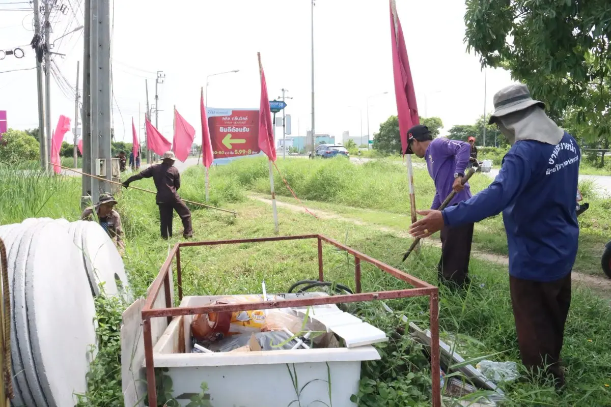 นายเรืองศักดิ์ สายสิงห์ทอง ผู้อำนวยการเขตประเวศ กทม. เปิดเผยว่า เขตฯ ได้ลงพื้นที่ติดตามความคืบหน้าการปรับปรุงภูมิทัศน์บริเวณหน้าหมู่บ้านลลิล กรีนวิลล์ เพื่อให้พื้นที่มีความสะอาด เป็นระเบียบ ...