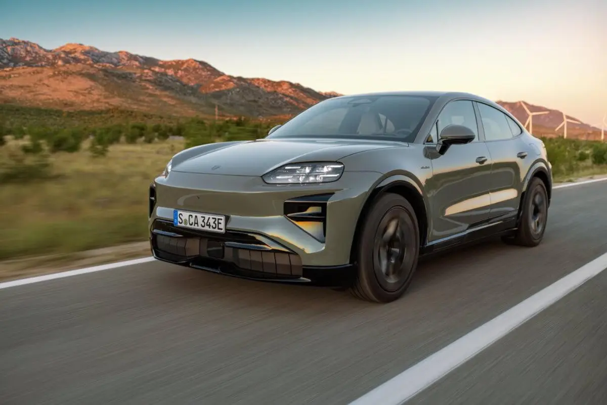 ปอร์เช่ เอจี (Porsche AG) ส่งมอบรถยนต์ให้แก่ลูกค้าทั่วโลกรวม 122,306 คัน ในช่วงครึ่งแรกของปี 2026 (ยอดส่งมอบในปีก่อน 146,391 คัน) ลดลง 16 เปอร์เซ็นต์ โดยมีปัจจัยหลักจากการยุติการผลิตรถยนต์ตระกูล...