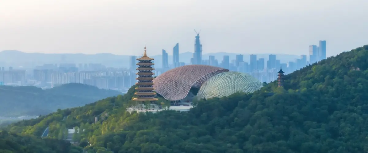 Niushou Mountain Cultural Tourism Zone As sweltering summer heat shrouds Nanjing and hot waves surge through city streets, Niushou Mountain Cultural Tourism Zone sheds its gentle spring grace...