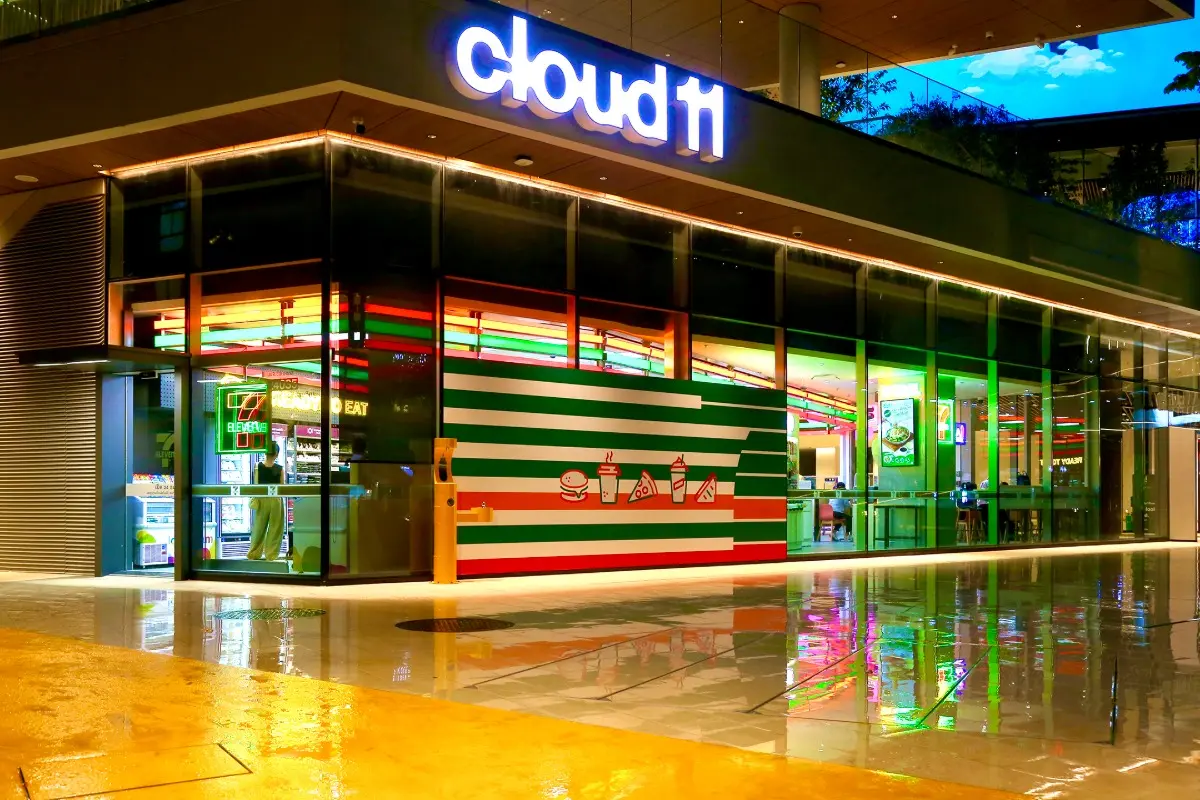 ร้านเซเว่น อีเลฟเว่น สาขา Cloud 11 เปิดประสบการณ์ใหม่ที่แตกต่างจากร้านสะดวกซื้อทั่วไป ด้วยการออกแบบให้เป็น 7-Eleven Concept Store รูปแบบใหม่ ที่สะท้อนความคิดสร้างสรรค์และตอบโจทย์ไลฟ์สไตล์คนรุ่น...