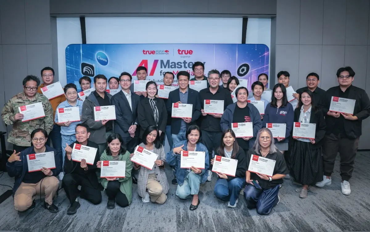 พร้อมใช้ทุกทักษะ AI ในงานข่าว ทรู คอร์ปอเรชั่น ร่วมกับทรู ดิจิทัล อคาเดมี นำโดย ดร.ชนนิกานต์ จิรา ผู้อำนวยการ ทรู ดิจิทัล อคาเดมี ร่วมแสดงความยินดีแก่สื่อมวลชน รุ่นแรกกว่า 30 คน จากองค์กรวิชาชีพ...