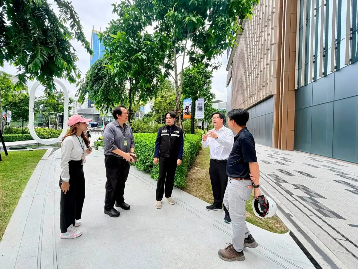 นายนรเทพ ชูพูล ผู้อำนวยการเขตปทุมวัน กทม. กล่าวว่า สำนักงานเขตฯ ได้ลงพื้นที่เพื่อตรวจสอบเรื่องร้องเรียนของประชาชนกรณีไฟฟ้าส่องสว่างดับบริเวณสวน 15 นาที สถานีรถไฟฟ้าใต้ดิน (MRT) ลุมพินี...