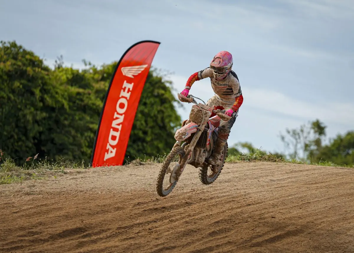 นักบิดฮอนด้า ผงาดคว้าชัย Honda CRF 2 รุ่นไฮไลต์ “นีโม่-จิรัฎฐ์” คว้าท็อป 5 ศึก FMSCT Thailand Motocross สนาม 8