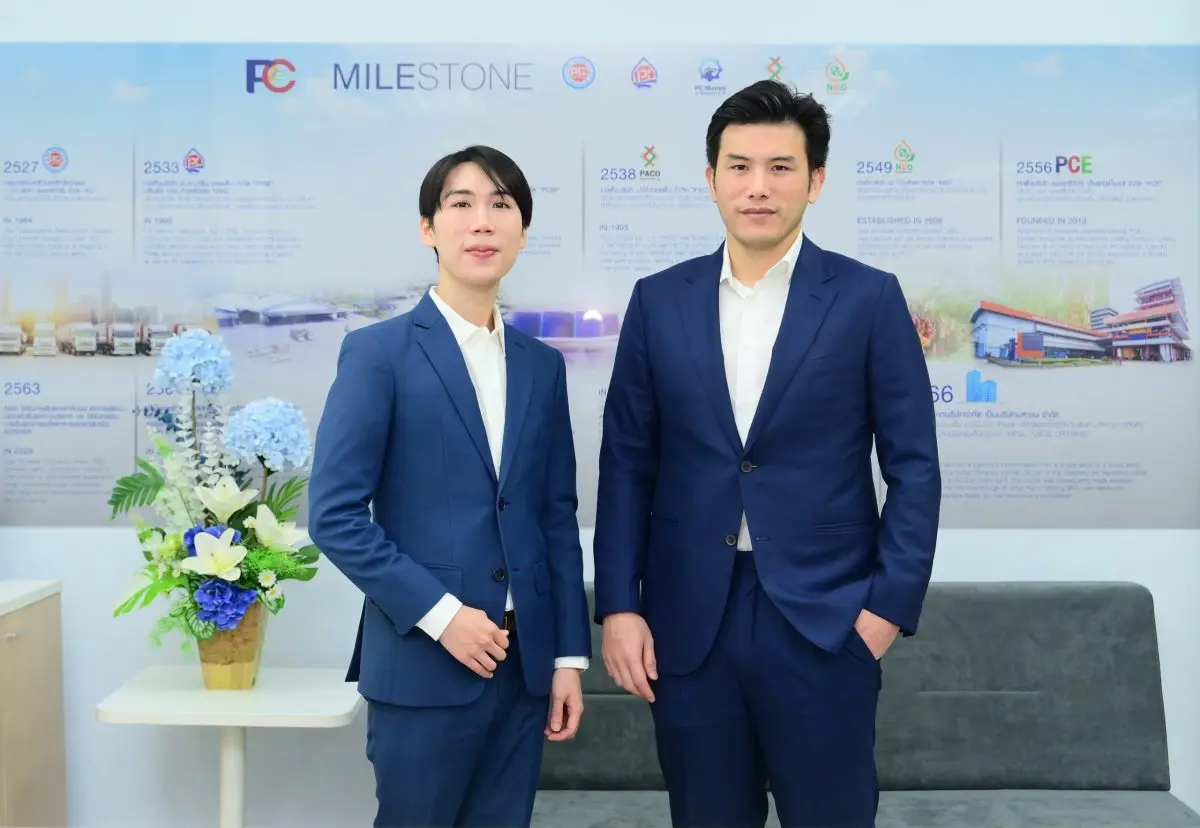 นายพรพิพัฒน์ ประสิทธิ์ศุภผล (ขวา) รองกรรมการผู้จัดการสายงานกลยุทธ์และพัฒนาองค์กร พร้อมด้วยนายกีรติ ไชยะกุล (ซ้าย) ผู้อำนวยการอาวุโสสายงานบัญชีและการเงิน บริษัท เพชรศรีวิชัย เอ็นเตอร์ไพรส์...