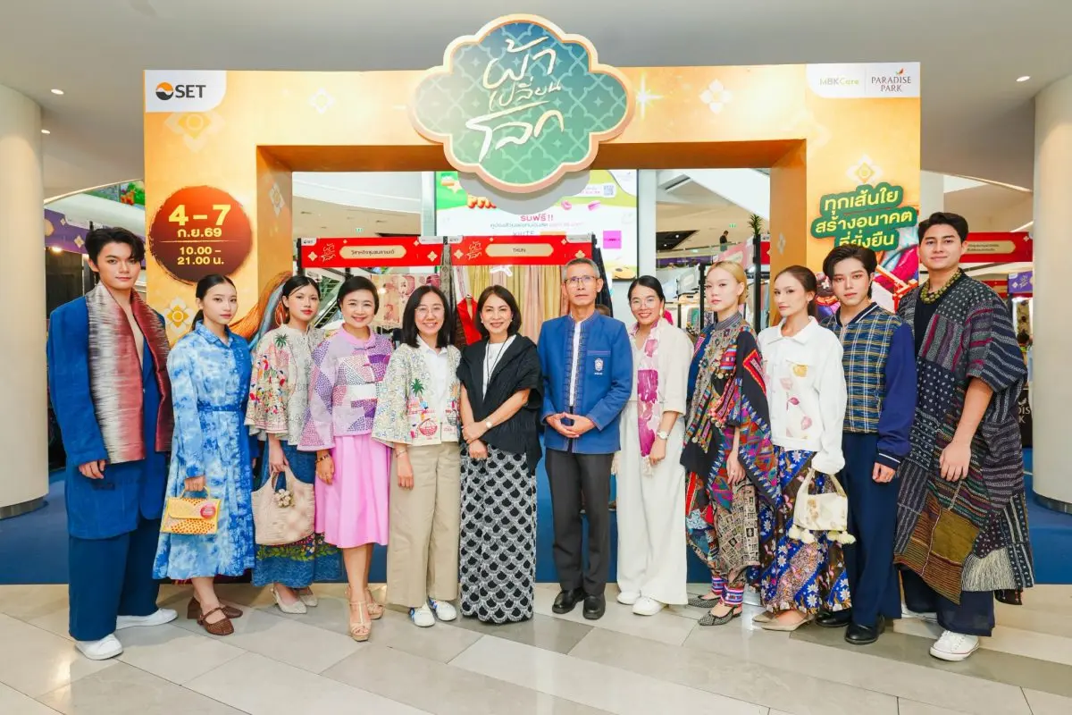 นางสาวนงรัก งามวิทย์โรจน์ ผู้อำนวยการอาวุโส ฝ่ายพัฒนาเพื่อสังคม ตลาดหลักทรัพย์แห่งประเทศไทย (SET) (ที่ 5 จากซ้าย) นายอาคม ภูศรี ผู้ตรวจราชการ กรมราชทัณฑ์ (ที่ 7 จากซ้าย) นางสาวจรูญรัตน์...